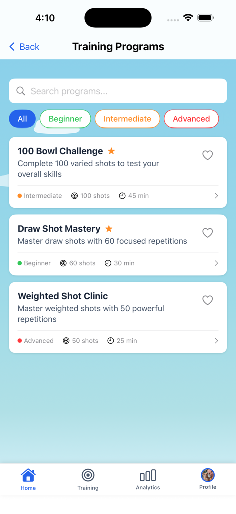 Torny - La pantalla Programas de Entrenamiento de la aplicación Torny que muestra diferentes sesiones de práctica de bolos sobre césped.