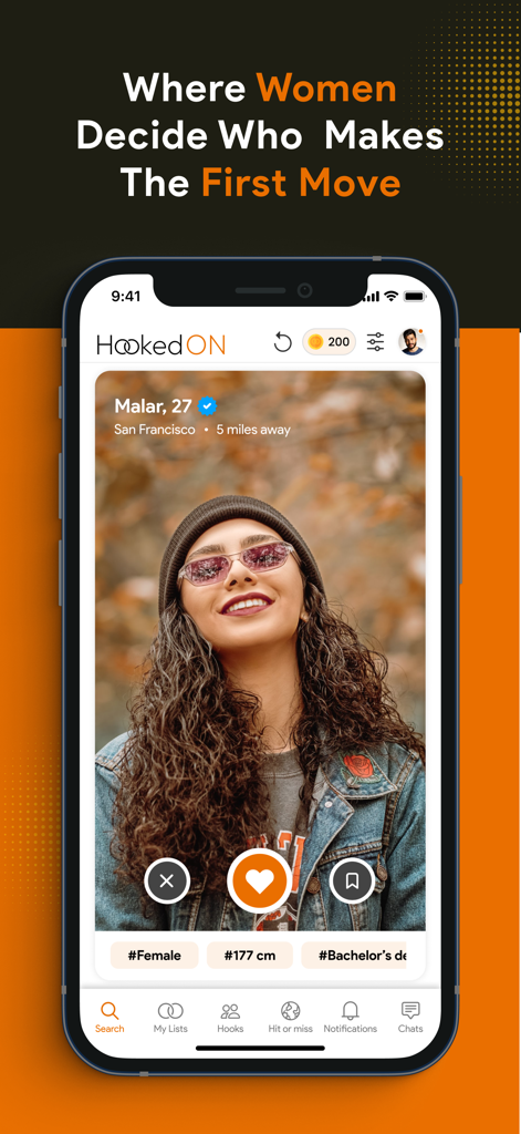Hooked On Dating Local App - Interfaz de la app Hooked On Dating que muestra el perfil de una mujer joven en San Francisco con botones de acción como 'me gusta' y 'saltar'.