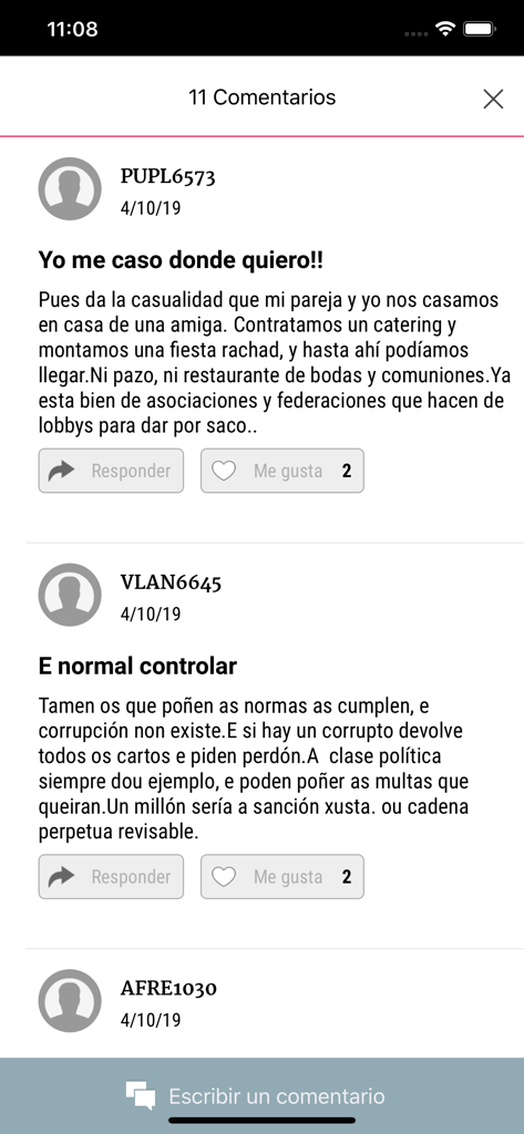 User comments section in the La Voz de Galicia news app showing reader discussions and feedback.