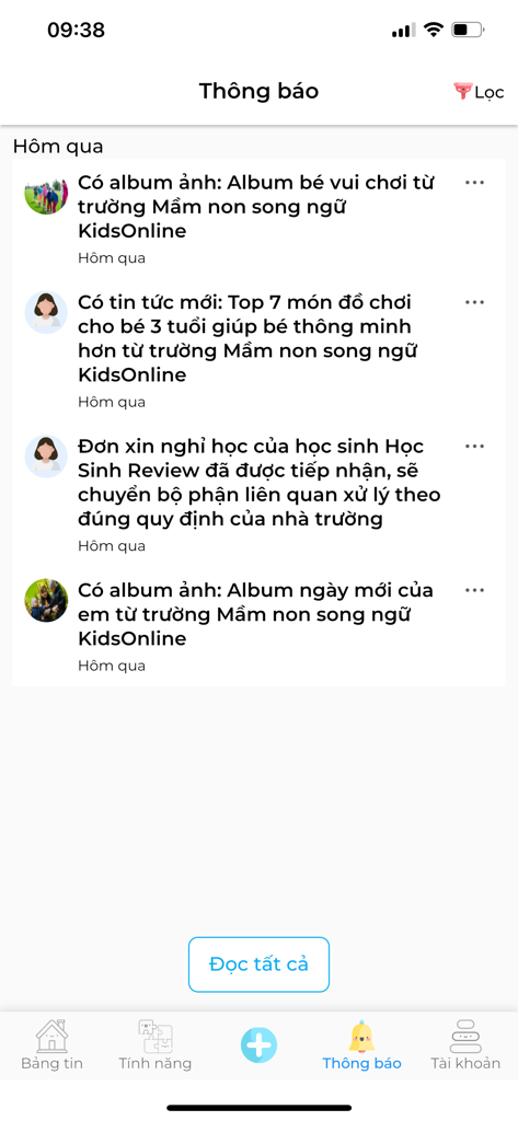 KidsOnline - KidsOnline app notification center showing school updates, new photo albums, and absence request statuses.