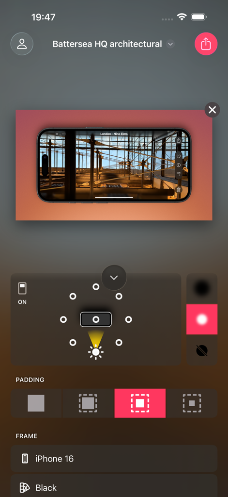 Frame Screenshots: Shareshot - Shareshot Mobile App-Oberfläche mit einem Architektur-Screenshot im Querformat in einem iPhone 16-Rahmen mit Steuerelementen für Hintergrundbeleuchtung und Polsterung.