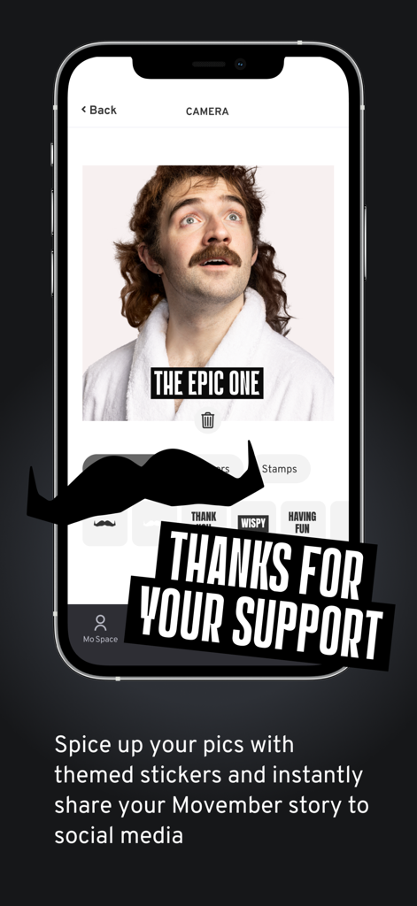 Movember - Interfaccia della fotocamera dell'app Movember che mostra adesivi a tema baffi e opzioni di condivisione social