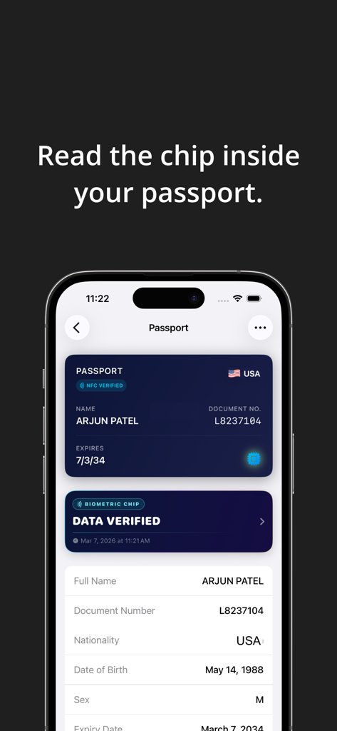 FlyID - Smartphone-Bildschirm, der die FlyID-App mit einem verifizierten Reisepassprofil anzeigt, einschließlich biometrischer Chipdaten und eines NFC-Verifizierungsabzeichens.