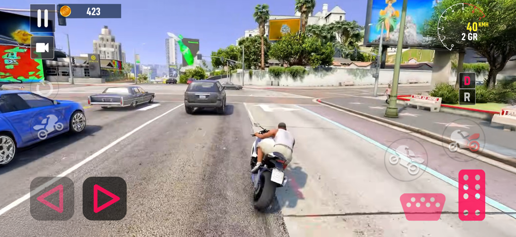 현실적인 거리 디테일이 있는 밝은 도시 환경에서 오토바이 경주 게임 플레이