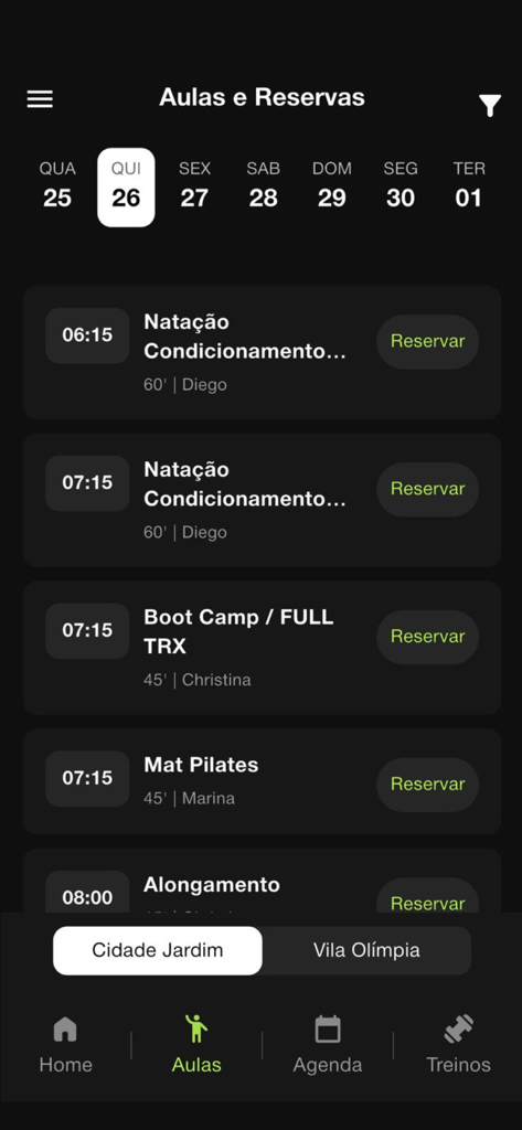 Interfaz de la aplicación Reebok Sports Club SP que muestra el horario de clases y la pantalla de reserva en modo oscuro.