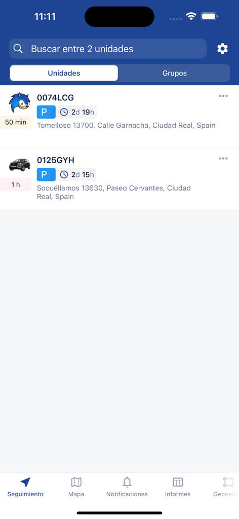 Loclog Pro Benutzeroberfläche, die eine Liste der verfolgten Fahrzeuge mit ihrem aktuellen Status und ihrer Adresse anzeigt