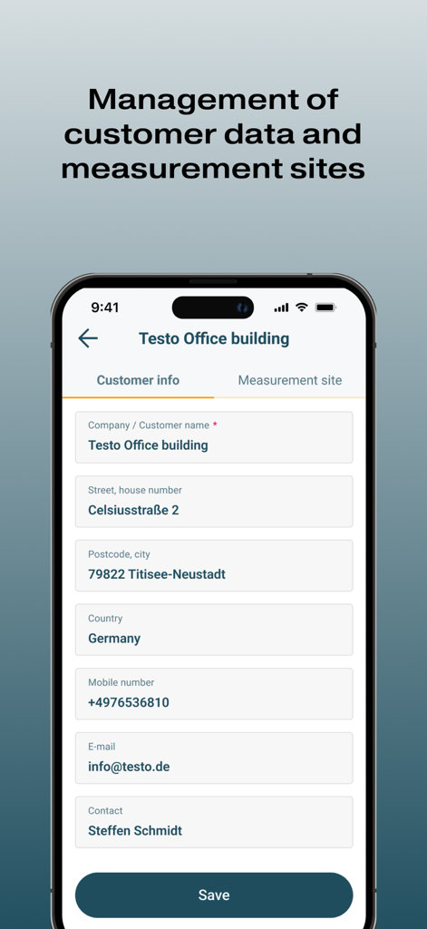 testo Smart - Interface móvel do app testo Smart mostrando um formulário de informações do cliente para gerenciar locais de medição.