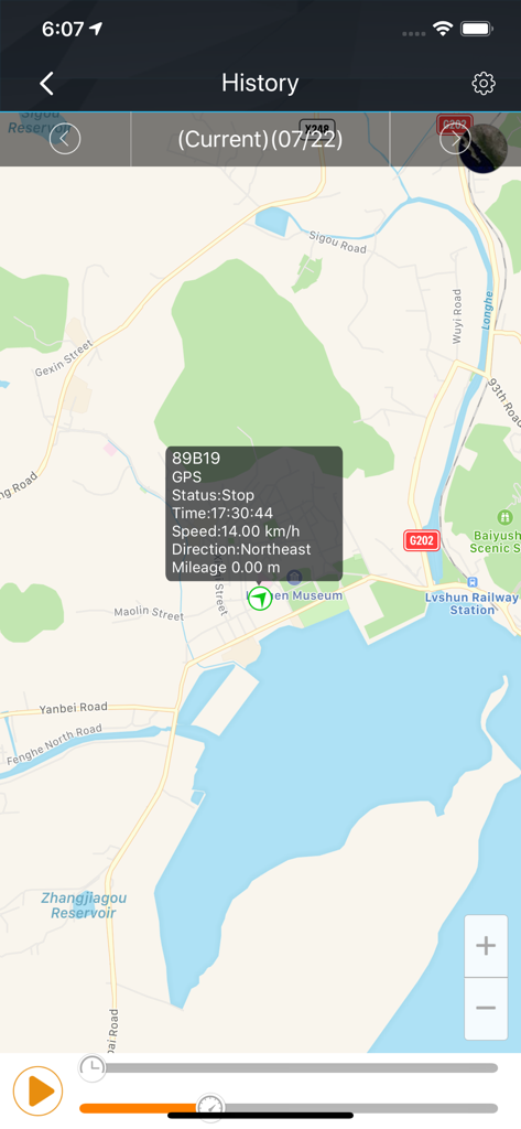 Map showing vehicle history playback and status information in Yi Tracker2.
