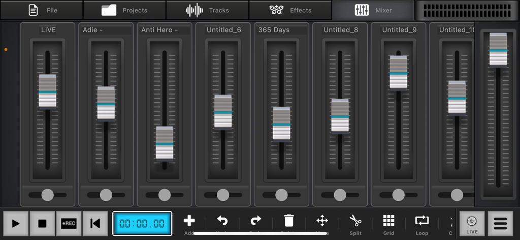 Interfaz profesional de mezclador de audio multipista con faders de volumen verticales y controles de transporte