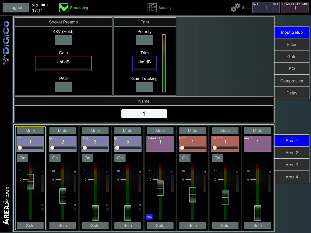 Interfaccia di missaggio digitale DiGiCo 4REA4 APAD che mostra il trim del preamplificatore e i fader di canale
