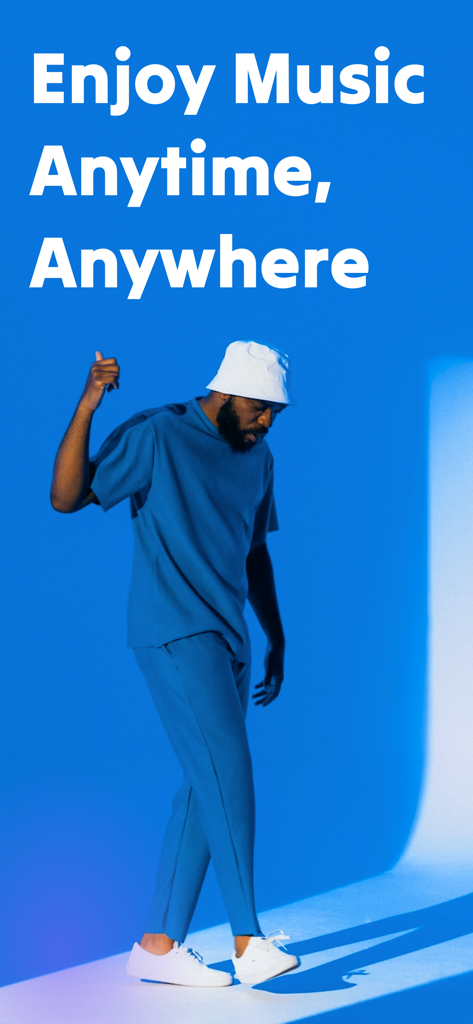 Lark Player: Offline Music - Hombre con ropa azul y sombrero blanco bailando con el texto Disfruta de la música en cualquier momento y lugar