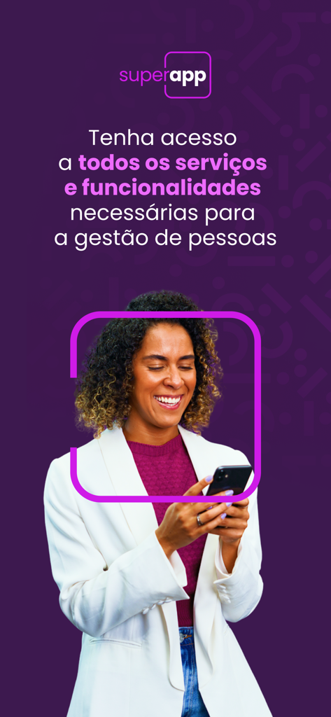 Sólides - A woman smiling while using the Solides HR super app on her smartphone