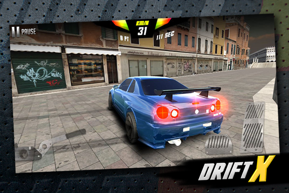Drift X - Un coche deportivo azul derrapando por una calle adoquinada de la ciudad en el juego Drift X