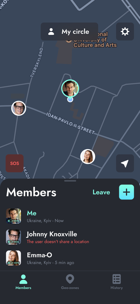 Phone Tracker - Family Locator - Interfaz de la aplicación Rastreador de Teléfono que muestra a los miembros de la familia en un mapa GPS en tiempo real con un botón de alerta SOS y una lista de miembros.