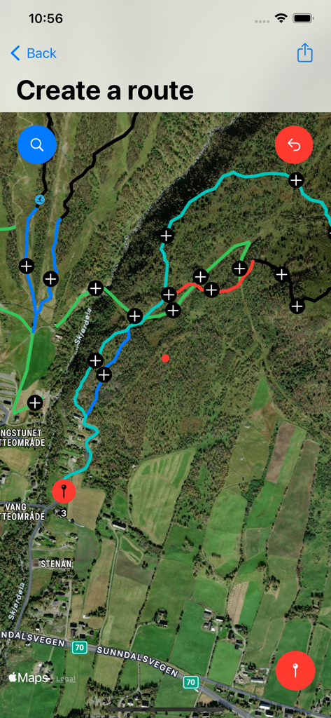 Interfaz de la aplicación MTBMap Nordic para crear una ruta de ciclismo de montaña en un mapa satelital con senderos y puntos de ruta coloreados
