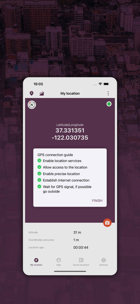 モバイルアプリのインターフェイスに、正確な緯度と経度座標と、GPS接続ガイドのポップアップが表示されています