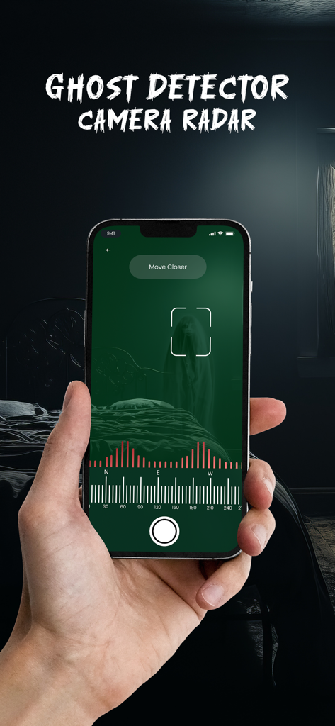 Ghost Detector - Camera Radar - Eine Person hält ein Smartphone mit der Ghost Detector Kamera-Radar-Oberfläche, um eine geisterhafte Figur in einem Schlafzimmer zu entdecken.