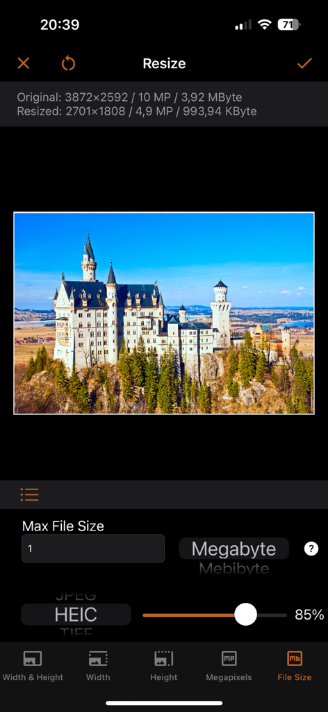 Interface de l'application iSize montrant une image d'un château redimensionnée en définissant une limite de taille de fichier spécifique d'un mégaoctet