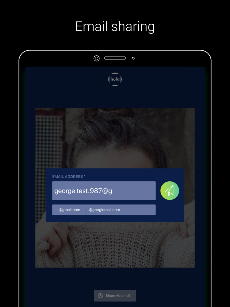 Darkroom Booth - Oberfläche der Darkroom Booth App auf einem iPad, die den E-Mail-Sharing- und Datenerfassungsbildschirm für Event-Gäste zeigt