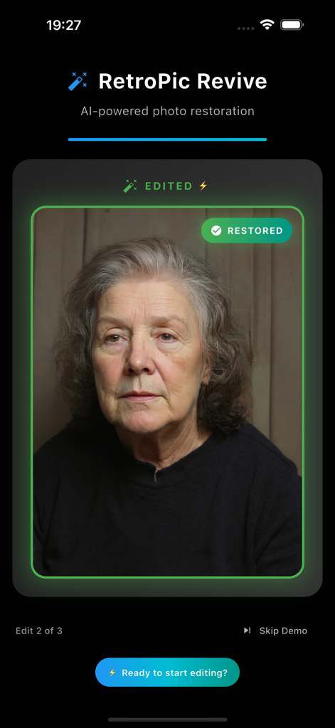 RetroRevive Restore old photos - Interface de l'application RetroPic Revive affichant un portrait restauré de haute qualité d'une femme âgée.