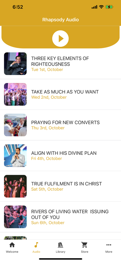 Captura de pantalla de la sección de audio de Rhapsody en la aplicación Rhapsody of Realities mostrando una lista de mensajes de audio espirituales diarios con miniaturas y títulos.