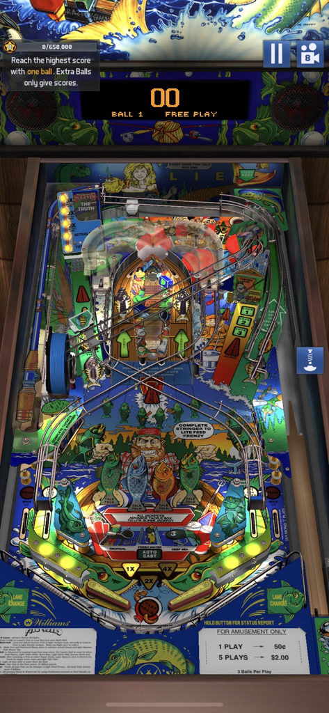 Williams™ Pinball - Vista dall'alto del piano di gioco del tavolo da flipper Fish Tales nell'app mobile Williams Pinball