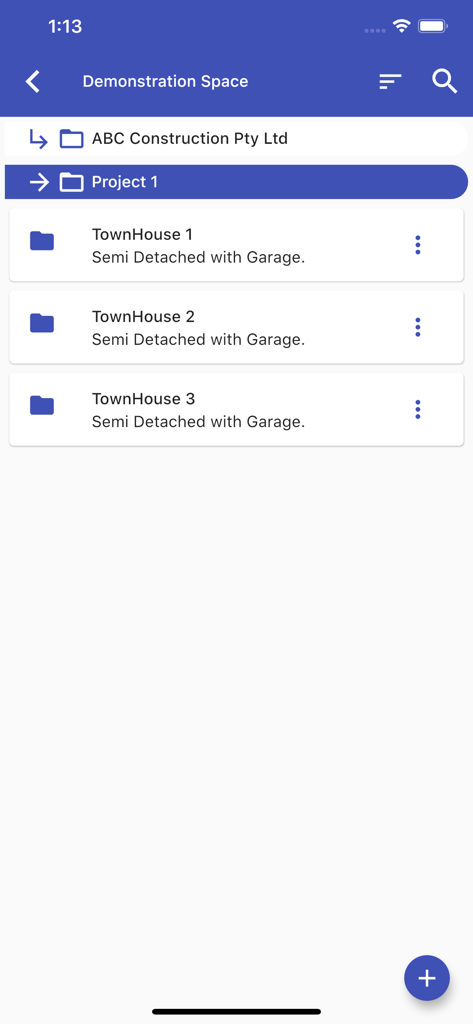 Report & Run: Integrate - Pantalla de la aplicación móvil que muestra un directorio de carpetas de proyectos de construcción y subcarpetas para informes de campo organizados.