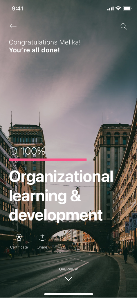 Learnster U - Aplicativo móvel Learnster U exibindo um curso de aprendizado e desenvolvimento organizacional concluído com 100% de progresso.