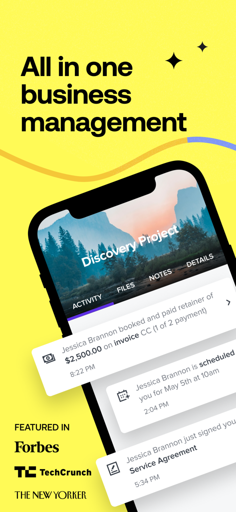 Interface de l'application HoneyBook affichant des notifications de gestion de projet pour les paiements de factures, la planification des clients et les contrats de service signés.