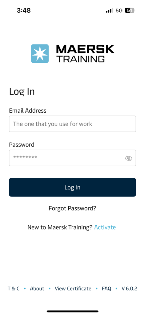 Tela de login do aplicativo Maersk Training TMS com campos para endereço de e-mail de trabalho e senha