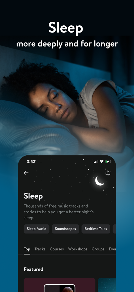 Insight Timer–Meditate & Sleep - Uma mulher dormindo pacificamente acima da interface do aplicativo Insight Timer mostrando música para dormir e contos para dormir