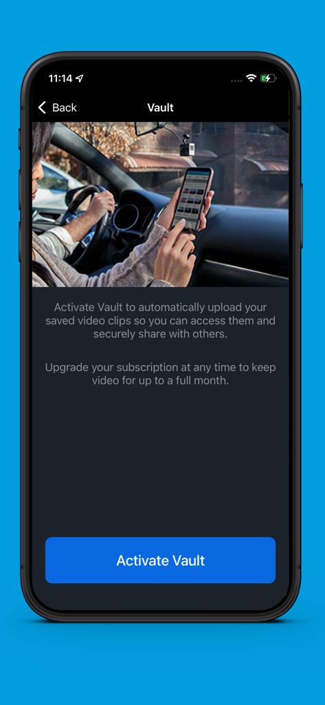 dēzl™ - L'écran Vault dans l'application Garmin dezl pour gérer et partager des clips vidéo de dashcam.