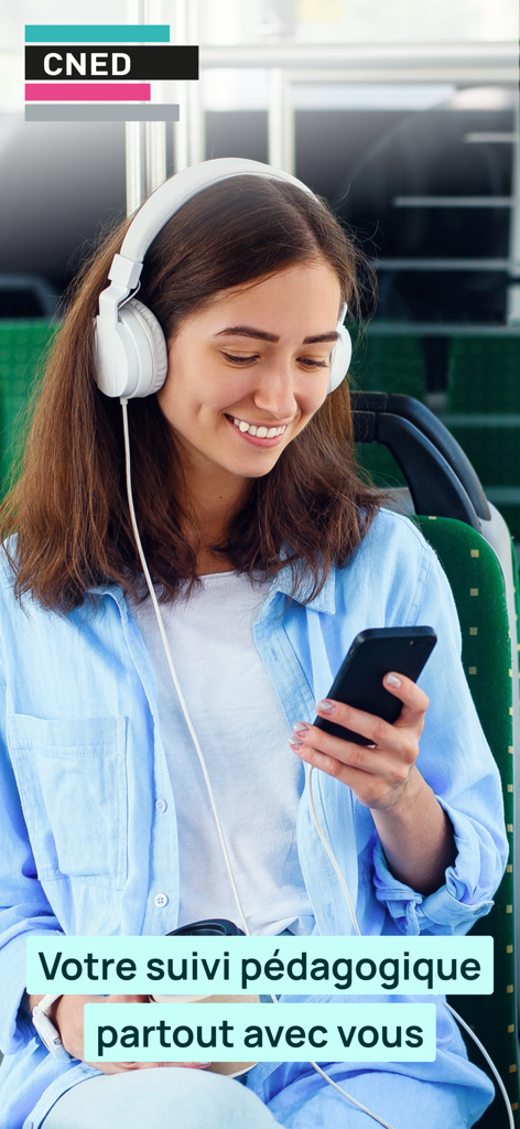 A young student using the Cned app on her smartphone while commuting on a bus with headphones