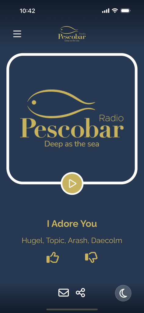 Pescobar Radio - Pescobar Radio 앱의 음악 플레이어 인터페이스로, 칠한 비트와 금붕어 로고 특징