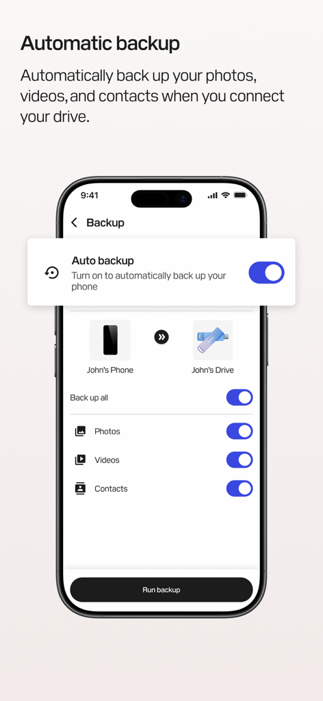 La aplicación SanDisk Memory Zone que muestra la configuración de copia de seguridad automática para fotos, vídeos y contactos en un iPhone.