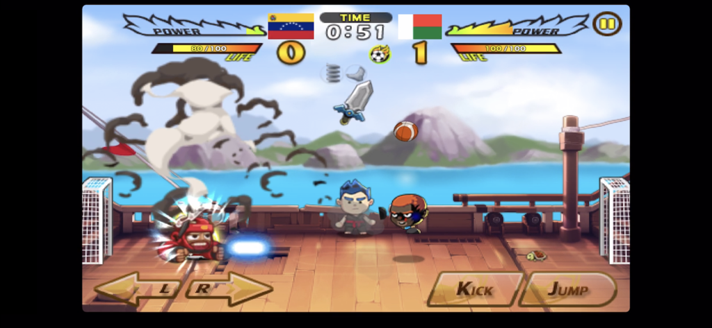 Head Soccer - Gameplay de ação de dois personagens em uma partida de futebol em um convés de navio de madeira com efeitos de poder especial