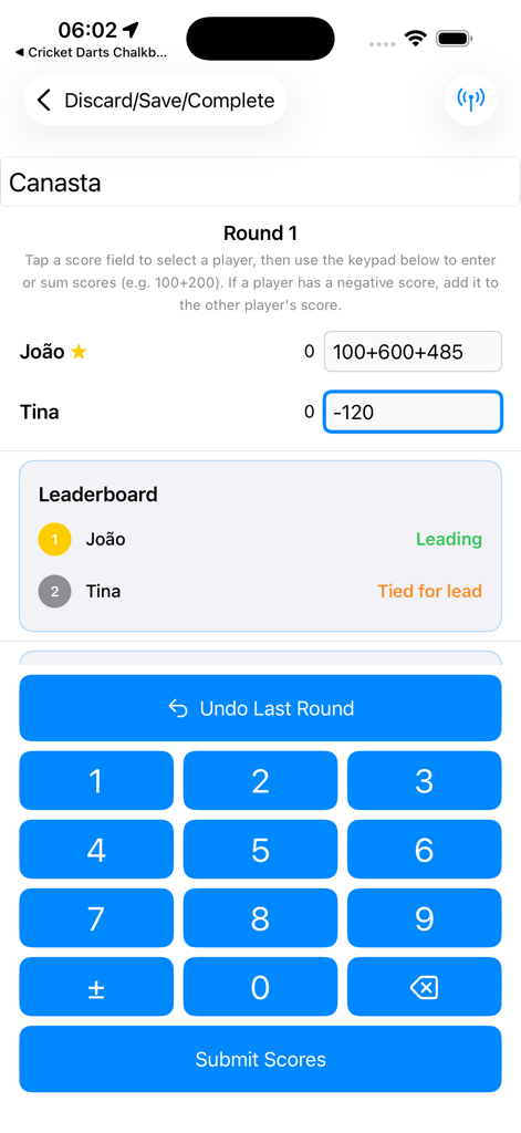 Uma captura de tela do aplicativo Pontuação de Jogos de Cartas mostrando uma tela de entrada de pontuação para um jogo de Canastra com um teclado numérico e um placar.