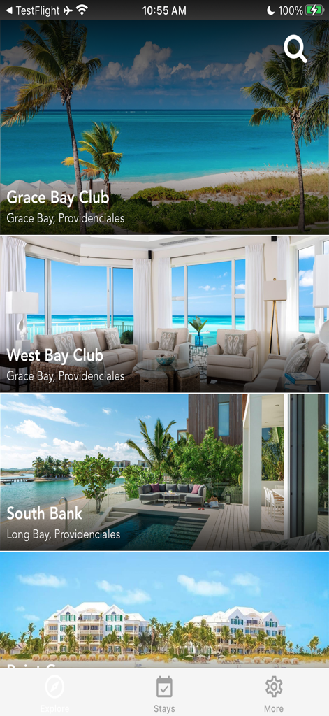 Interfaz de la aplicación Grace Bay Resorts mostrando propiedades vacacionales de lujo en Providenciales