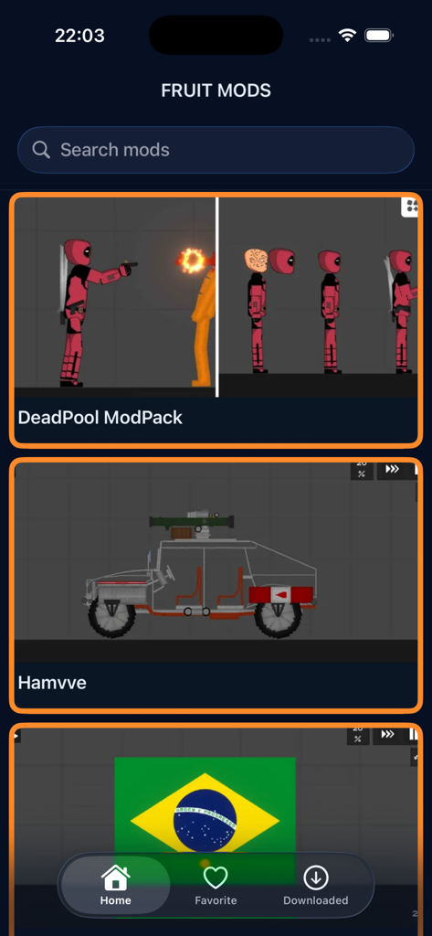 Interfaz de una aplicación móvil que muestra una lista de mods descargables para Fruit Playground, incluyendo un paquete de Deadpool y un vehículo militar
