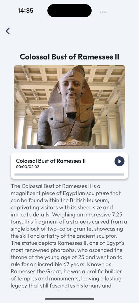 Ein mobiler Bildschirm, der ein Bild des Kolossalen Kopfes von Ramses II. mit einem Audioguide-Player und einer detaillierten Textbeschreibung aus der British Museum App zeigt