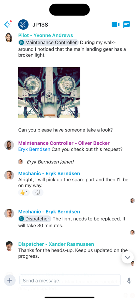 Jeppesen FlightChat - Interface of Jeppesen FlightChat showing a pilot, mechanic, and dispatcher collaborating on a maintenance issue within a flight room.