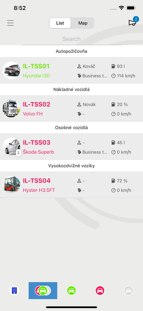 TSS Monitoring - TSS Monitoring App Flotten-Dashboard mit einer Liste von Fahrzeugen mit Kraftstoffständen und Echtzeitgeschwindigkeit