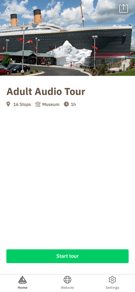 タイタニック博物館アプリの大人向けオーディオツアー画面。船の形をした博物館の建物と「ツアーを開始」ボタンを表示しています。