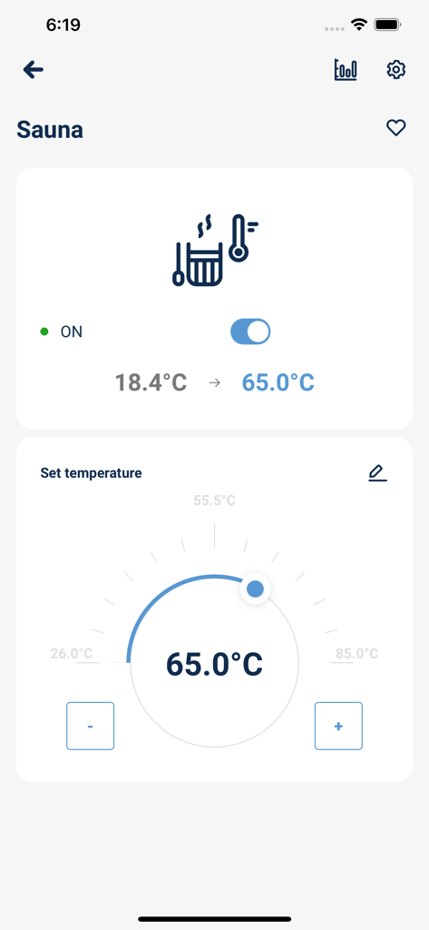wBox 앱 인터페이스에 섭씨 65도로 설정된 원격 사우나 온도 제어가 표시됩니다.
