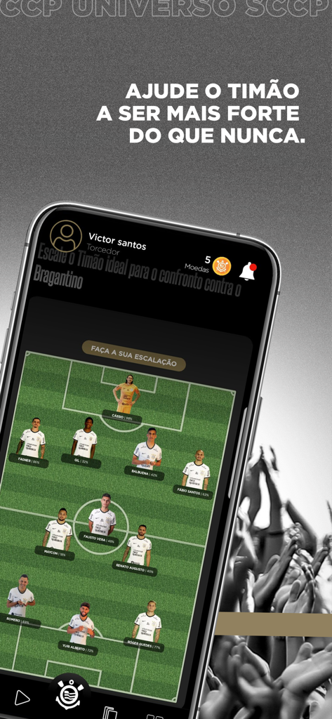 Universo SCCP - Universo SCCP app interface showing a custom soccer team lineup feature on a digital pitch.