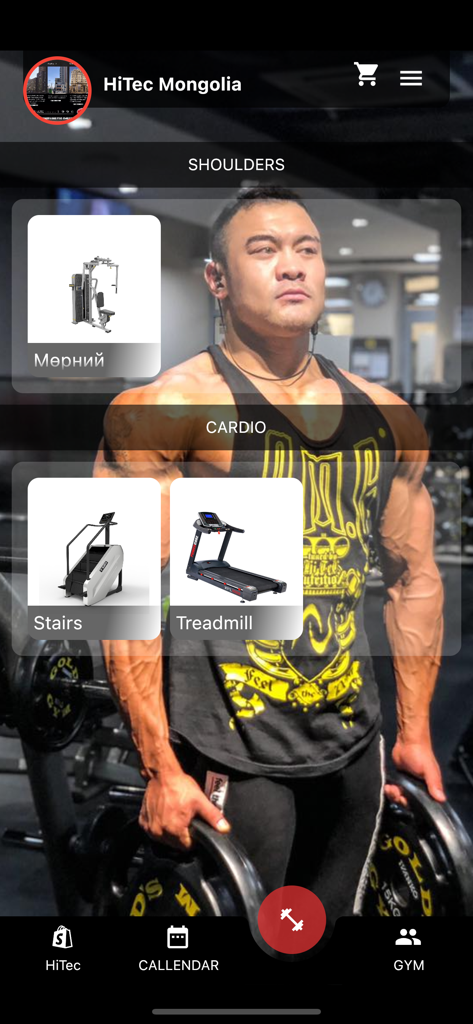 Goku Gym - Pantalla de la aplicación móvil Goku Gym que muestra categorías de ejercicios de hombro y cardio con imágenes de equipo de gimnasio