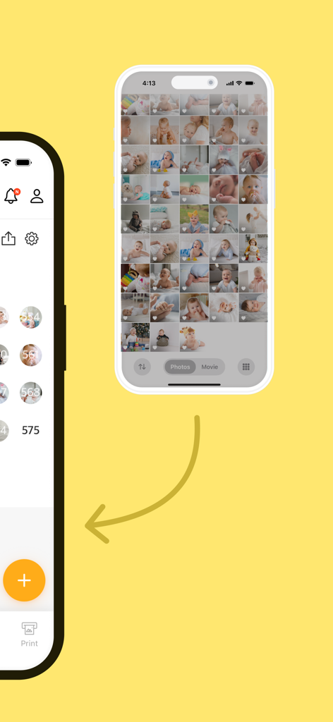 Smartphone che visualizza una griglia di foto del bambino e l'interfaccia dell'app Family Album su sfondo giallo