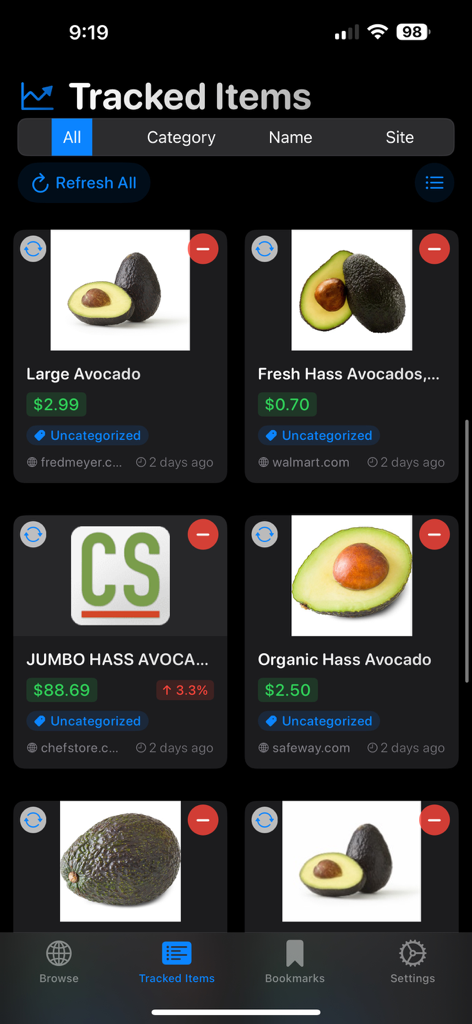Pantalla de la aplicación Navegador de Precios Lio que muestra una lista de artículos de comestibles rastreados con sus precios actuales de diferentes minoristas.