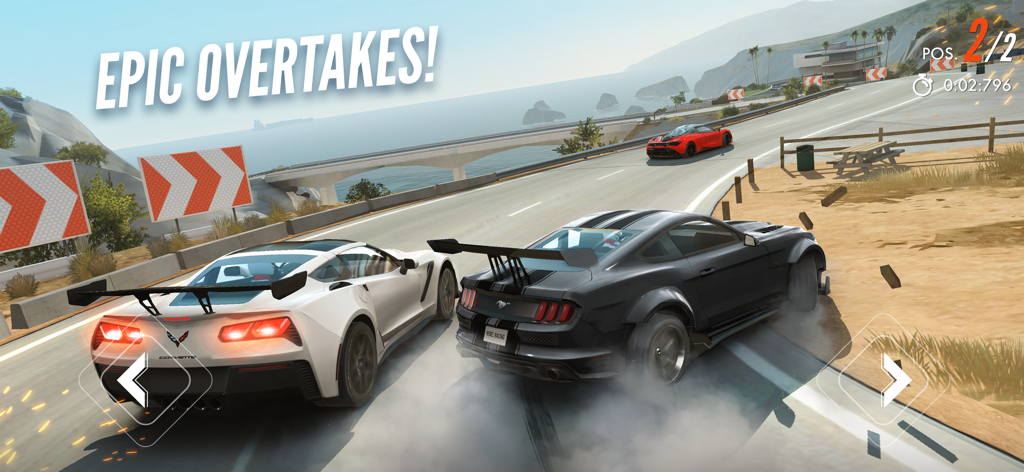 「Epic Overtakes」の文字とともに、海岸沿いのトラックで黒いマスタングと白いコルベットが並んでレースをしている様子