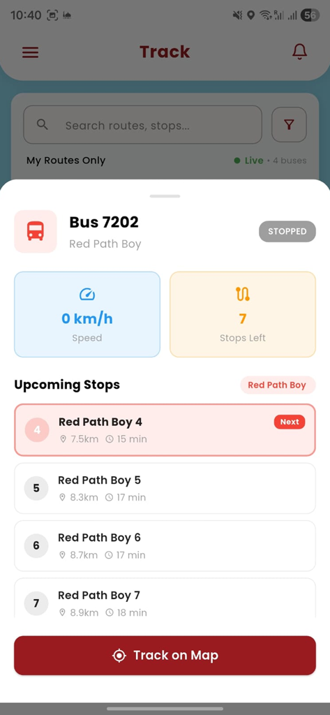 Mwasalat Shuttle - Interfaz de la aplicación Mwasalat Shuttle que muestra detalles de rastreo en tiempo real de un autobús, incluyendo velocidad, paradas restantes y próximos tiempos de llegada